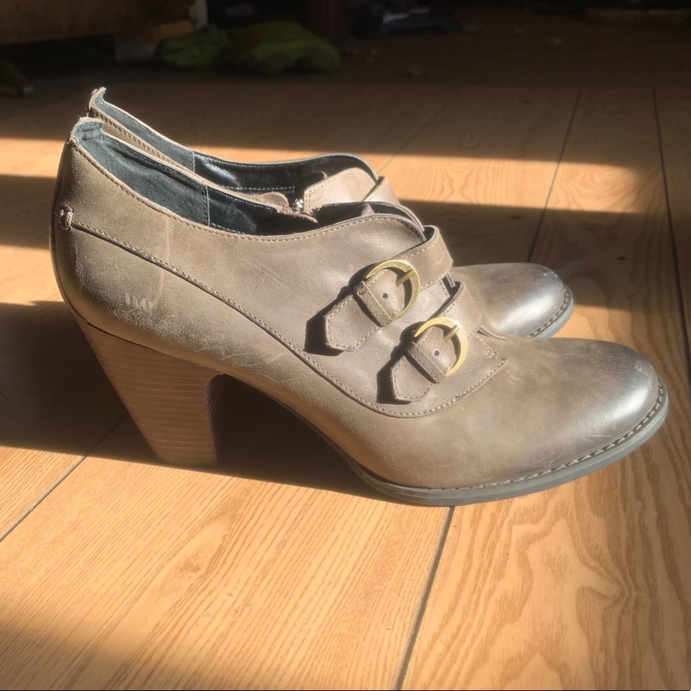 New‼️INDIGO By Clarks Distressed Leather Heels